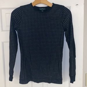 Long sleeve gray and white hounds tooth shirt